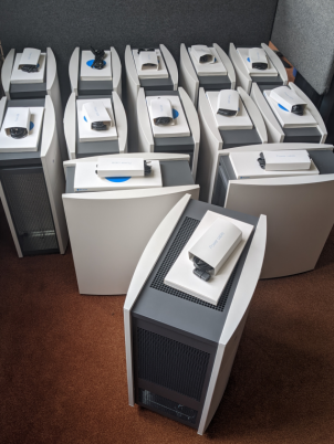 Sieht aus wie R2D2: Ein iqAir 250 in unserer Akademie.
